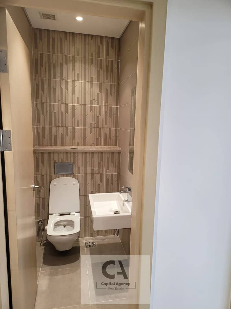 4 9f57eaec-89c8-4e2a-a247-f0c71d3bbbf6. jpg