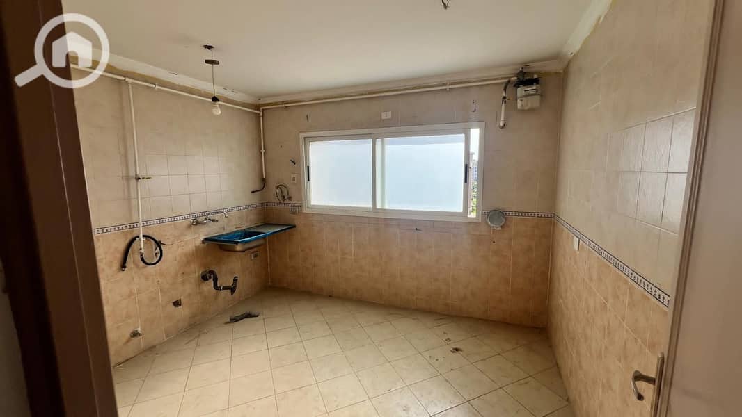 8 b85e53ec-a104-4210-bf9b-2ca866cb644d. jpeg