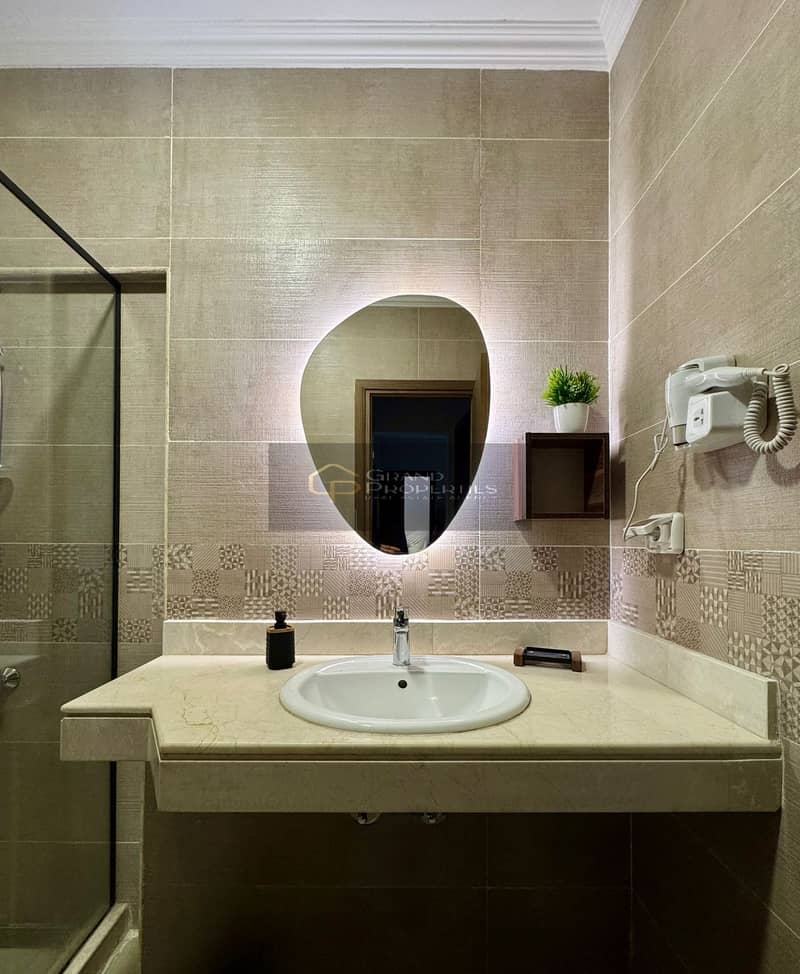 9 949044a5-c5fc-46c0-9e34-7323e7fbaf05. jpg