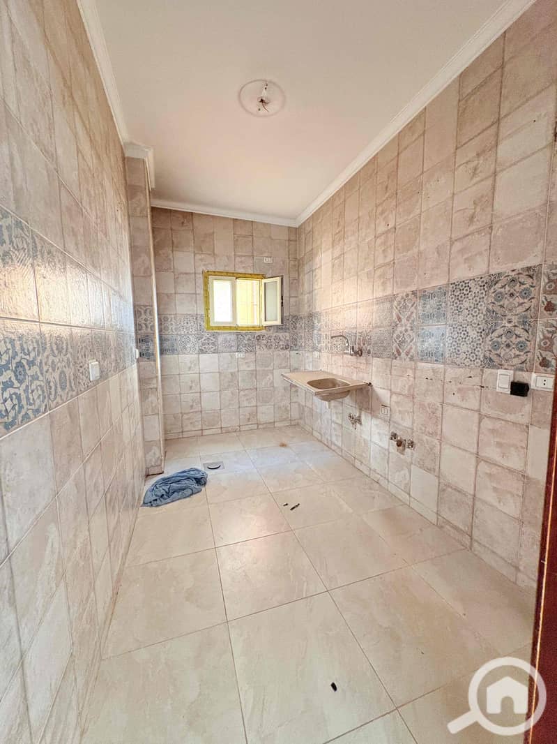 2 f383a85b-81ad-4c52-ab8e-575769f6a5ac. jpg