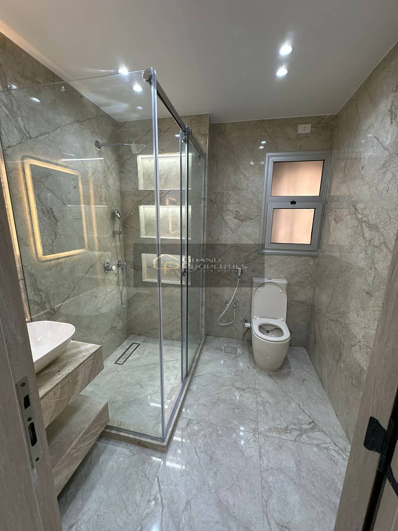 4 4aee8db5-289b-49b8-bf4e-db56985a443d. jpg