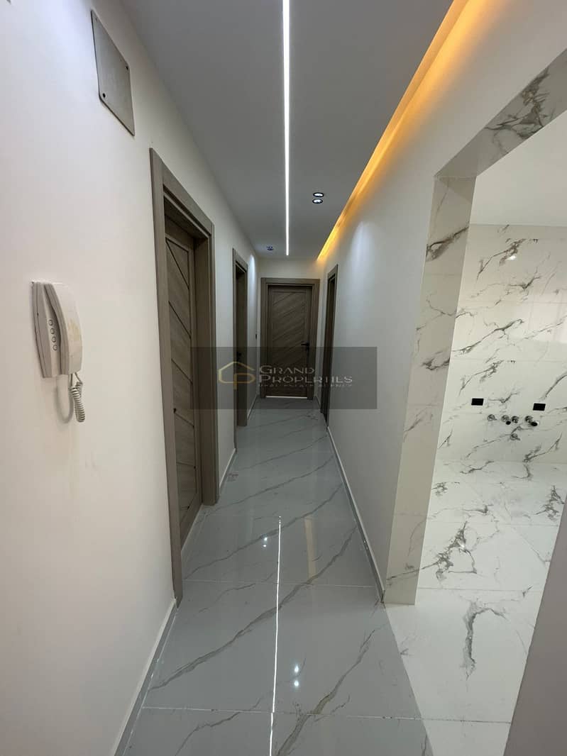 11 bdd13a18-ac48-4de7-a6aa-bd2ba7e72d6c. jpg