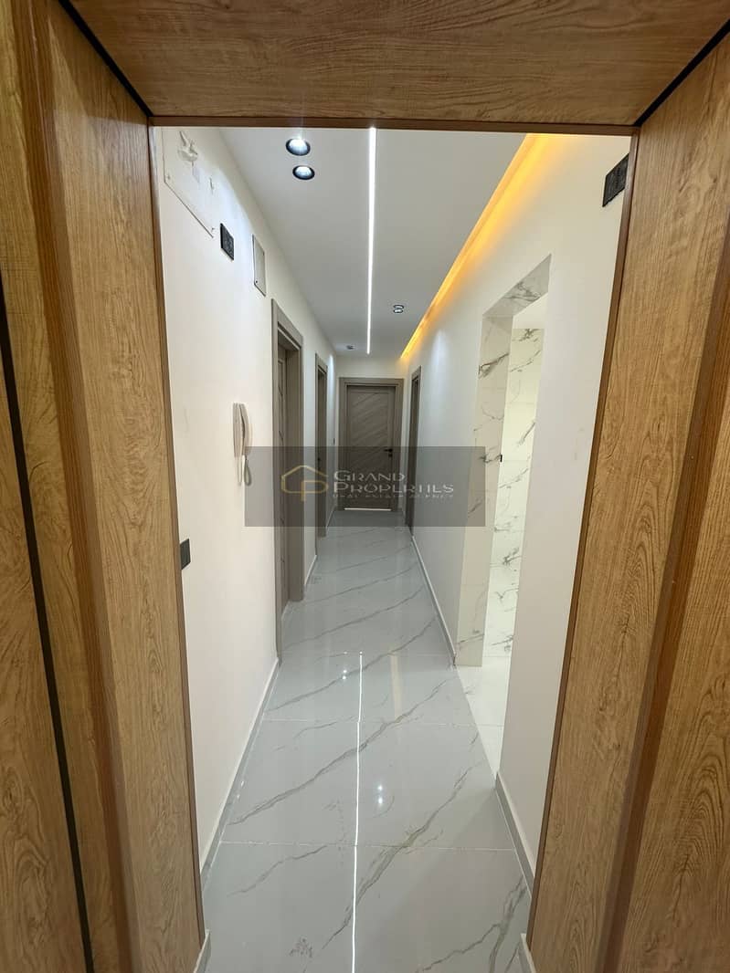 12 c34e29b4-c677-470a-8470-b8bf36c12369. jpg