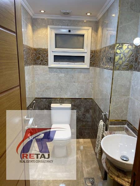 12 b131c904-56f5-4adc-a734-f48697e3bf87. jpg