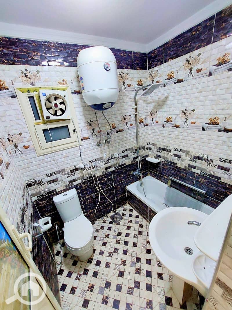 8 601363882_25561960910087659_8468394247246543408_n. jpg