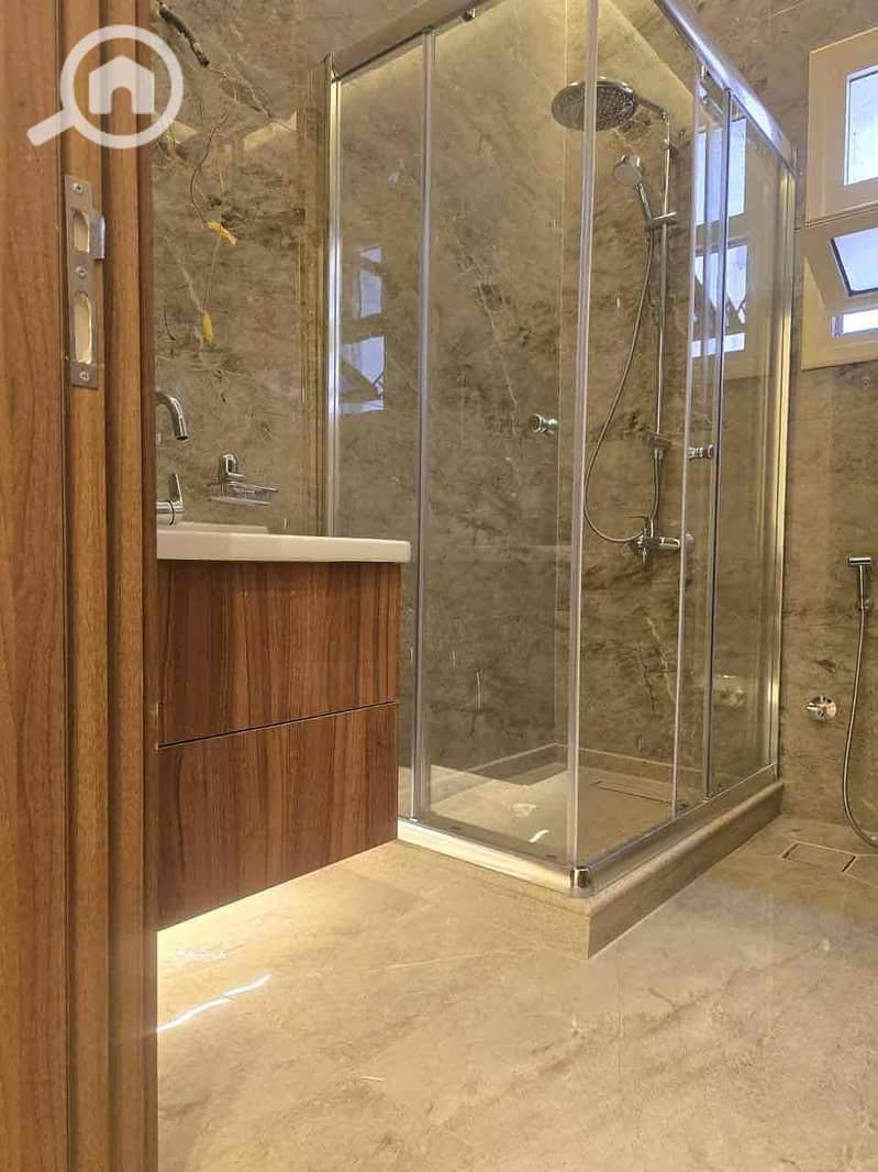 4 53d734e8-e1c8-4061-b249-233aa91f31af. jpg