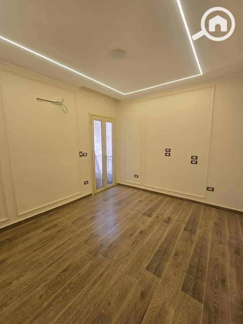 8 8ff7a497-2bc4-4f41-94dd-f7d704733fd3. jpg