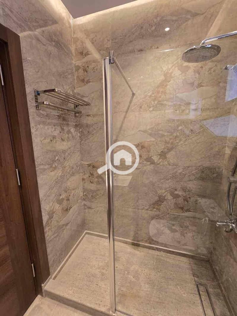 12 e06f8305-e592-4685-8334-c814c32efaa6. jpg