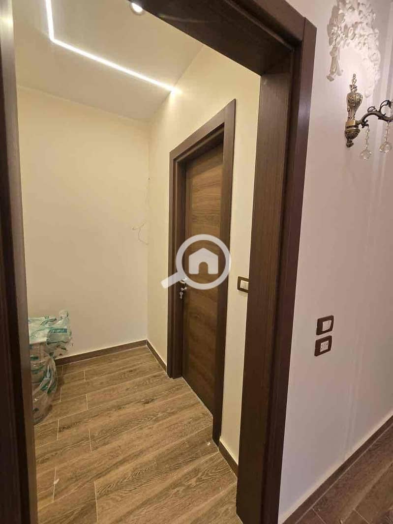 22 8aa25992-1005-4e23-aa2f-6e7a8dee5c48. jpg