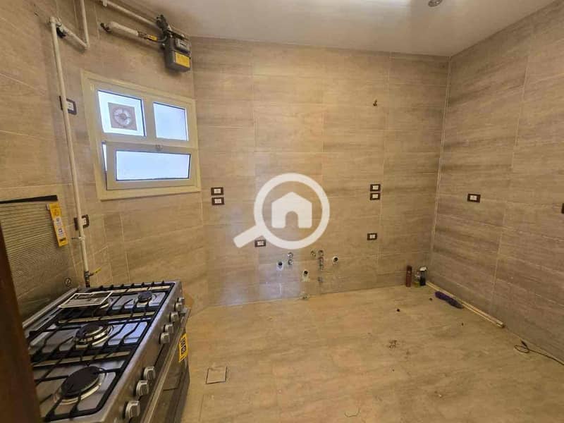 27 1e8cdc41-3ce7-4504-a7e4-f3c6d64ba2cd. jpg