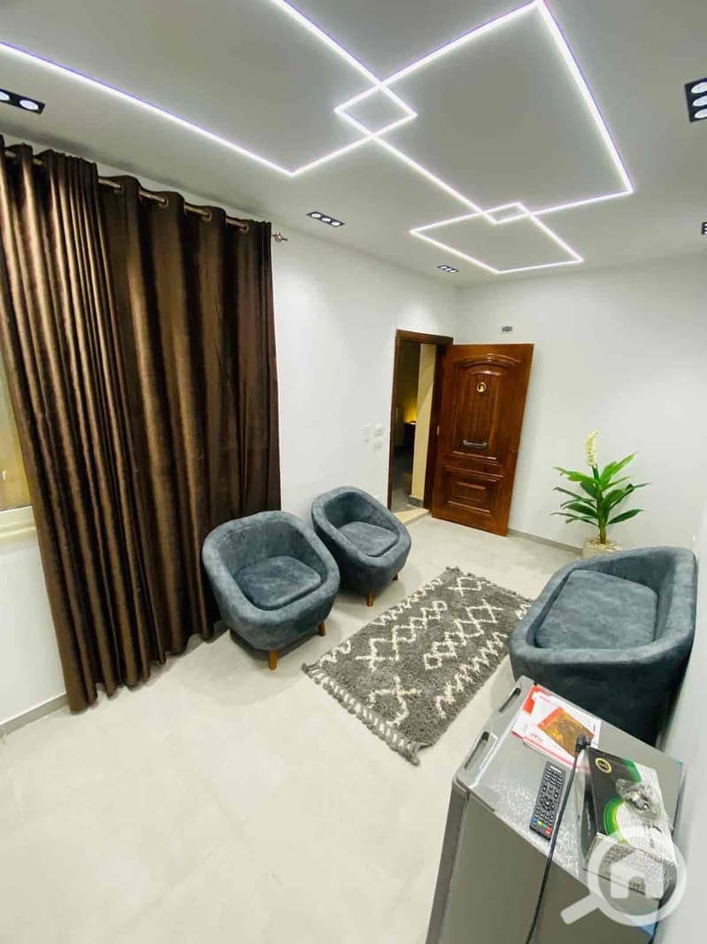 2 045b51f0-092b-4aa7-8e79-3f9d436f037f. jpg