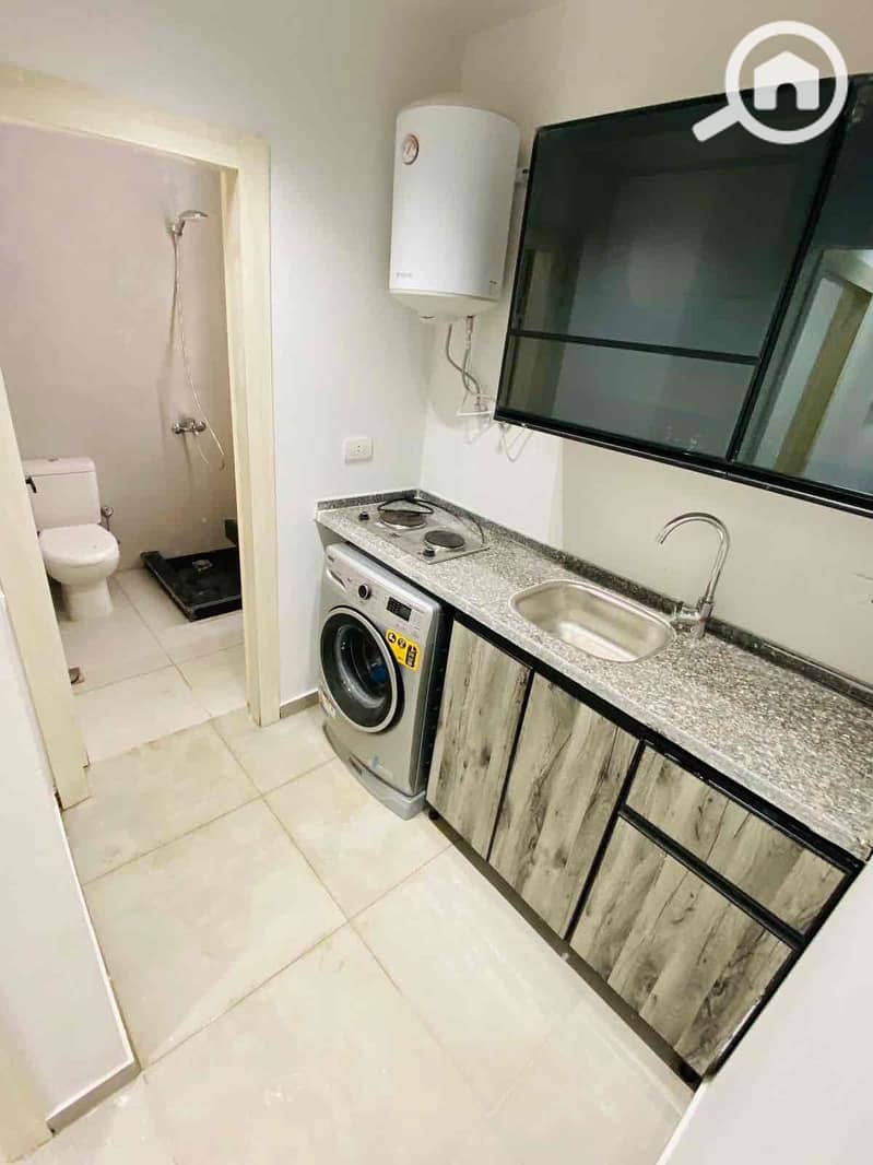 4 e06e9a4d-98ab-4b1a-b7c8-606178142c72. jpg