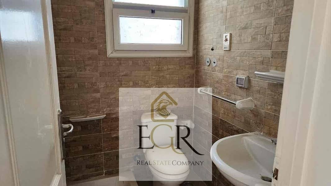 8 ae63fa37-e3a2-4c82-99cf-0f8d7a3a9f72. jpg