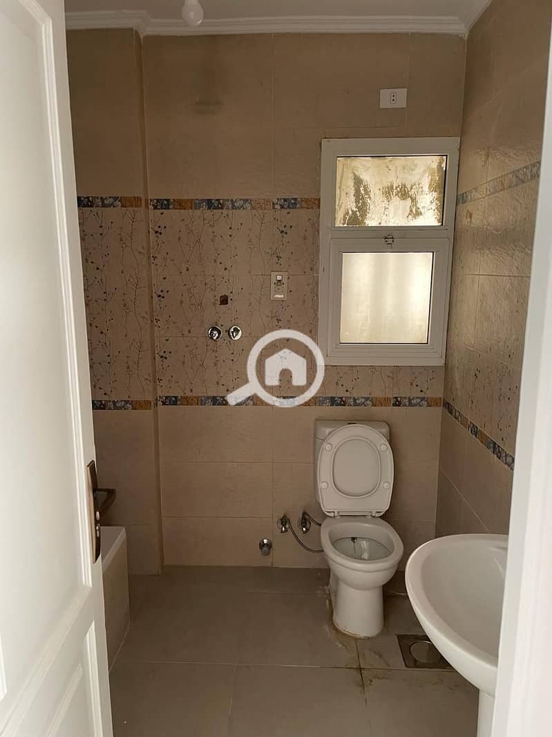 2 4b4f8c46-843a-4574-a64d-9a59b8cc1458. jpg