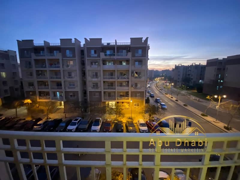 12 2a9fb557-26ba-45f9-8221-827f5e1ba585. jpg