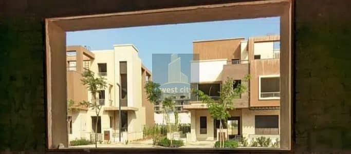 5 Bedroom Twin House for Sale in 6th of October, Giza - 2aa920f8-0c5b-4e9b-b330-97cda7d1dd78. jpg