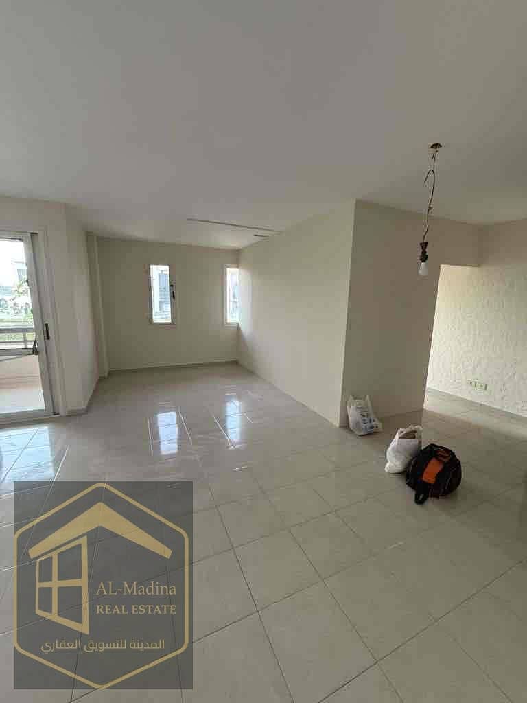 12 02e50a2b-d68f-44d1-869c-199e7986680e. jpg