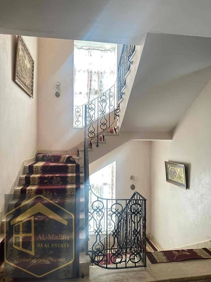 12 4fb6efe1-8e80-47e5-ab39-916095239f29. jpg