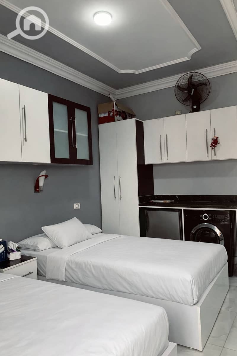 2 4FB9B1C6-E5CE-49EE-AEB2-2D3A9D644260. png