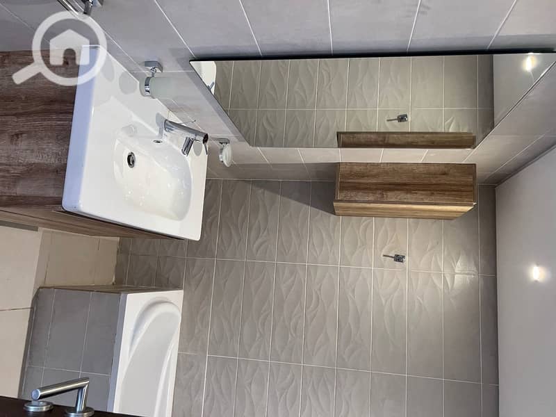 8 fa8ad930-e2bf-459a-960d-27f732dcca1f. jpg