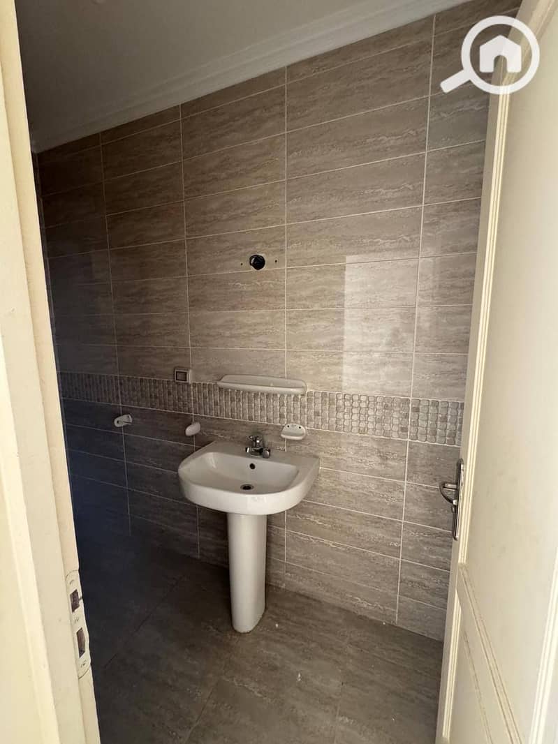 6 605725282_1580507646359878_4818634276823893406_n. jpg