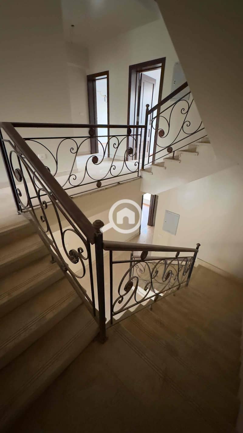 2 7de53cb8-9cad-4316-8a9c-95712f2fce50. jpg