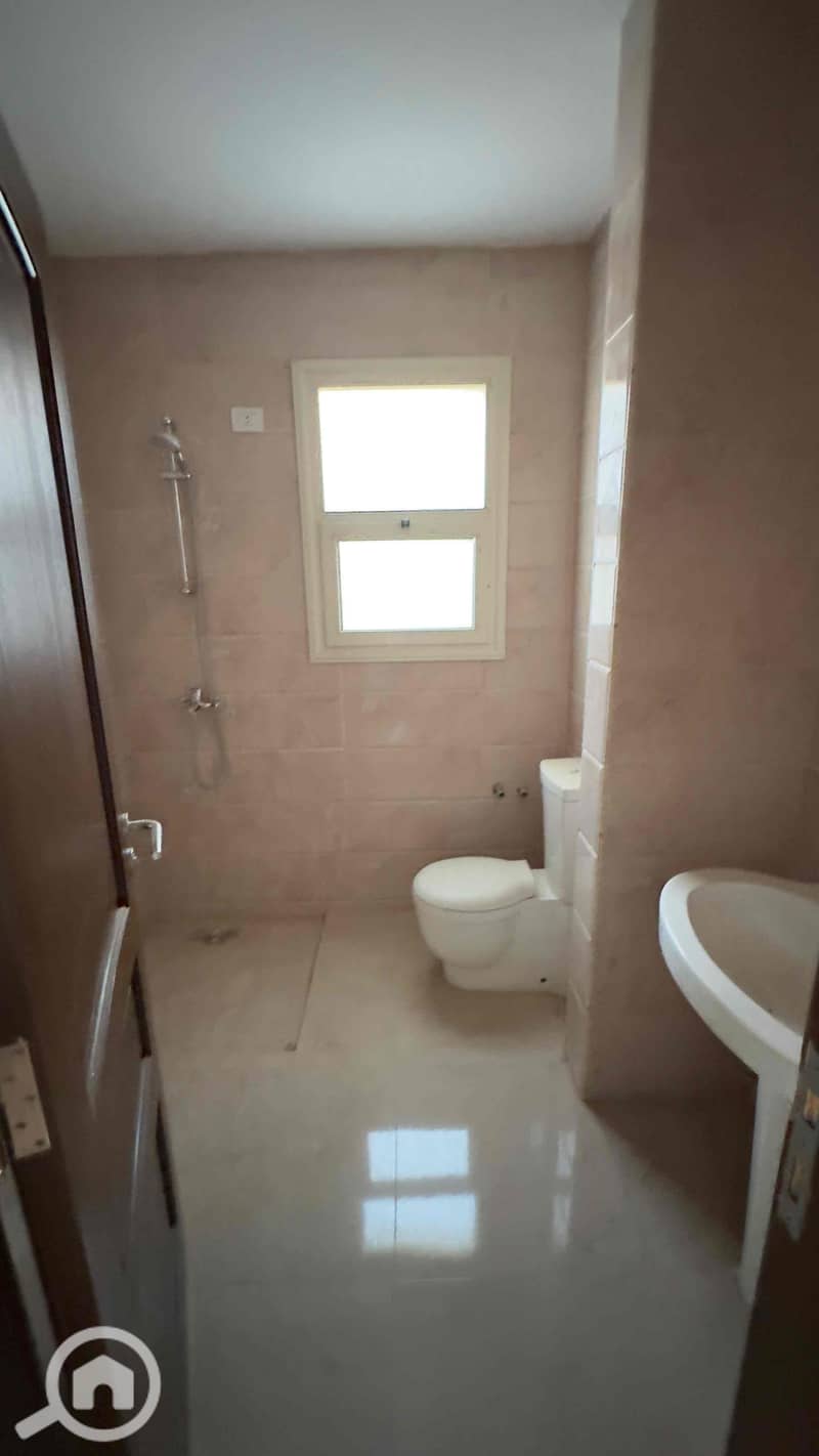 4 6dbe6c35-23d0-4fbb-9b54-fcf217d2182e. jpg