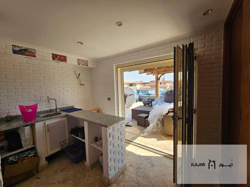 8 fe1c65be-2e28-45a7-b3ff-c54216bee0f4. jpg