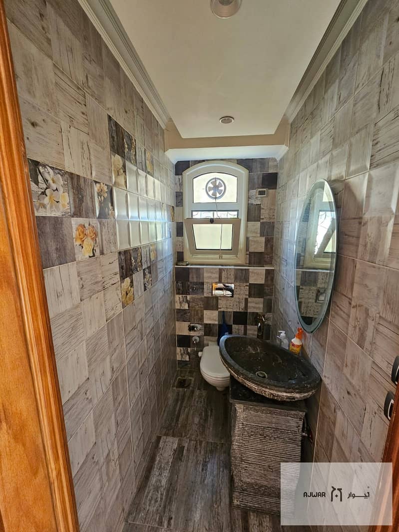 9 0a418d6c-1a8a-4d18-ab9b-261d3d5d6649. jpg