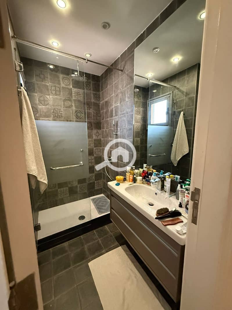 4 d547fbe6-753a-437c-a9c0-3e45030c57f5. jpeg