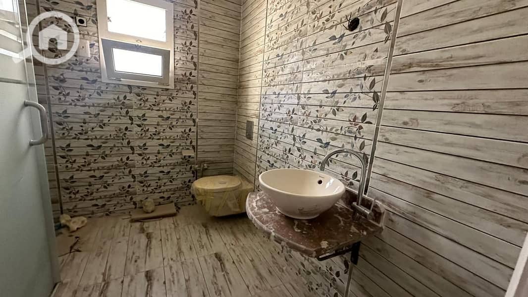 6 6b1d19ff-5bd3-49ee-a0c9-999e42eb3a5d. jpeg