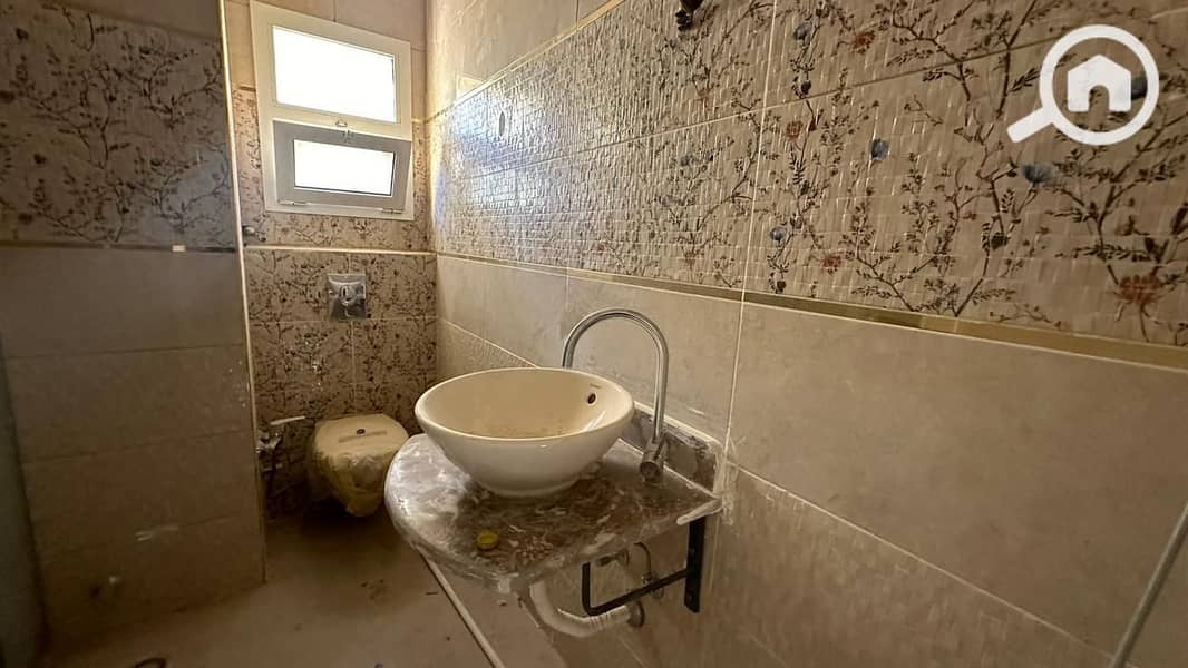 16 c05b90b0-bb8f-4d0a-be0e-13400415163b. jpeg