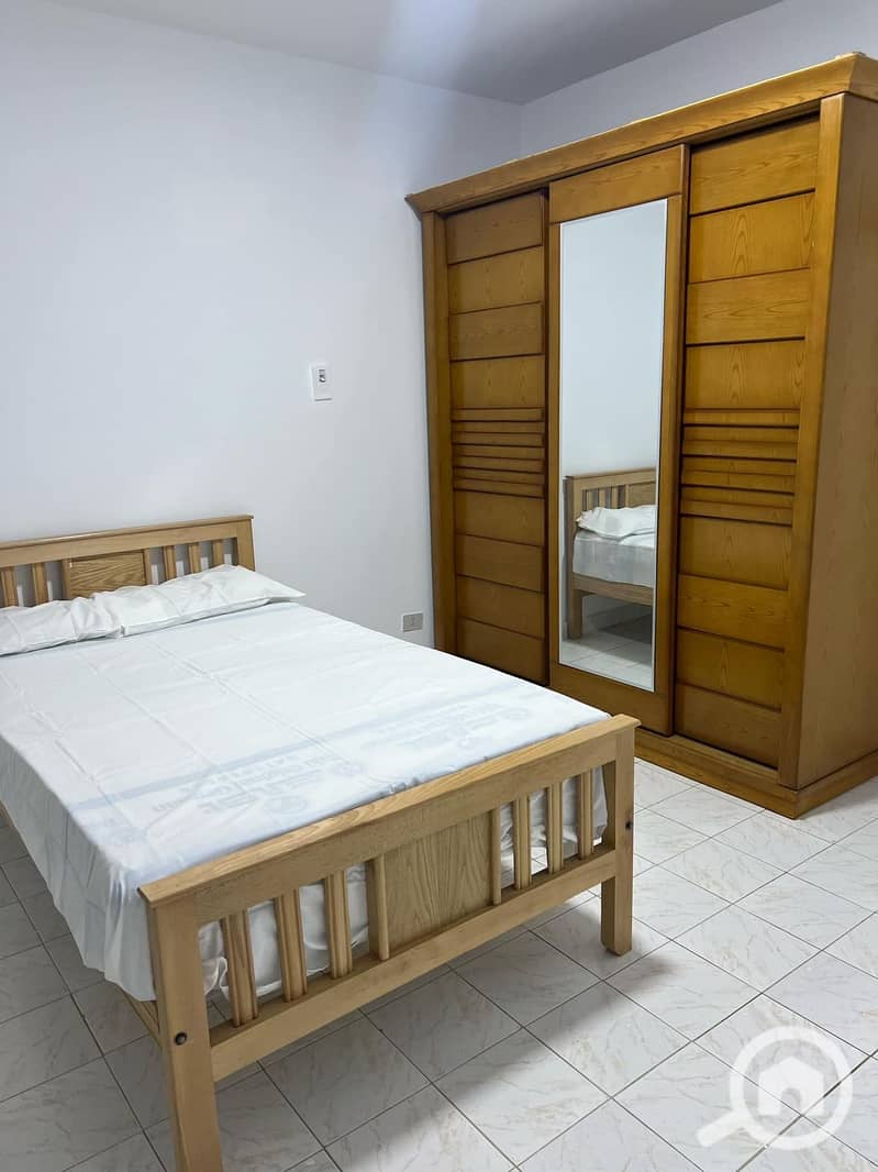 4 5e819bca-0a08-4ed7-b69a-f10bcd366698. jpeg