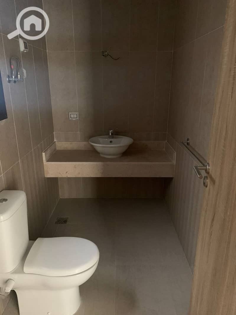 7 71fb690a-ca58-42a7-b8a0-e2d124f217ce. jpeg