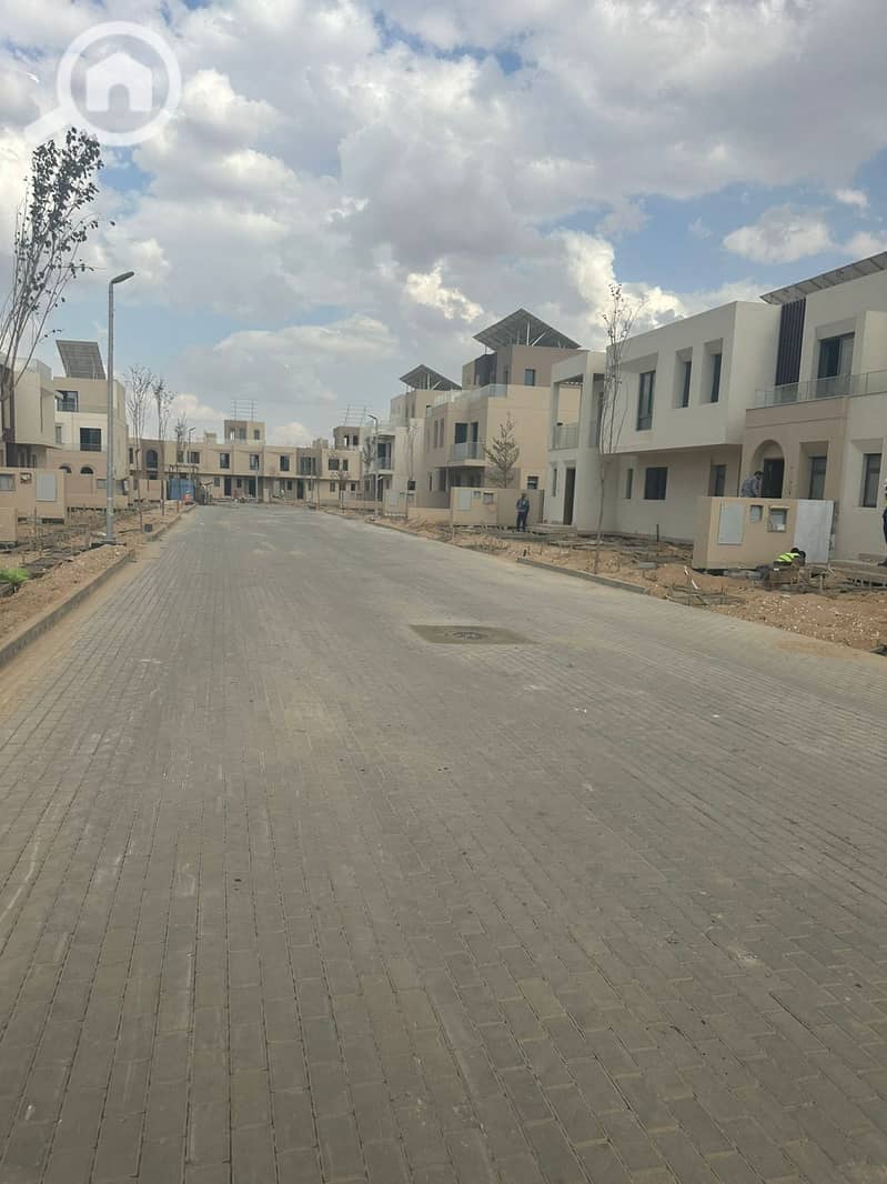 9 c77fd6cf-9389-41b7-bf76-98d0114e71c2. jpeg