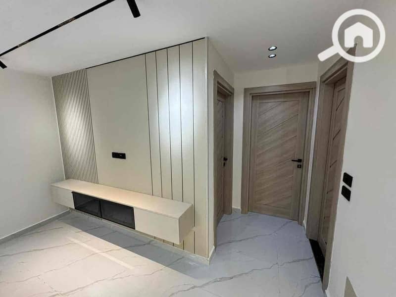 24 9993a2f7-62c9-46f5-95eb-5ab46893469e. jpg