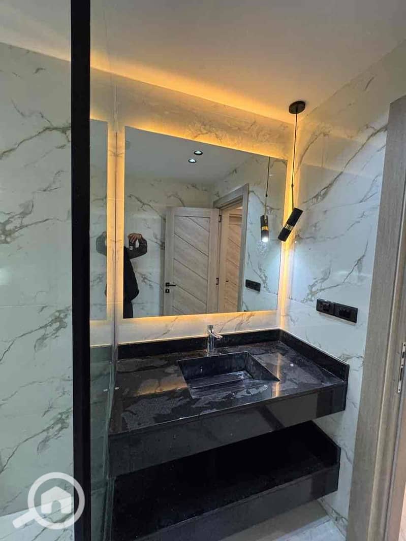 25 b2443938-cebc-4247-8532-5914f183d8b5. jpg