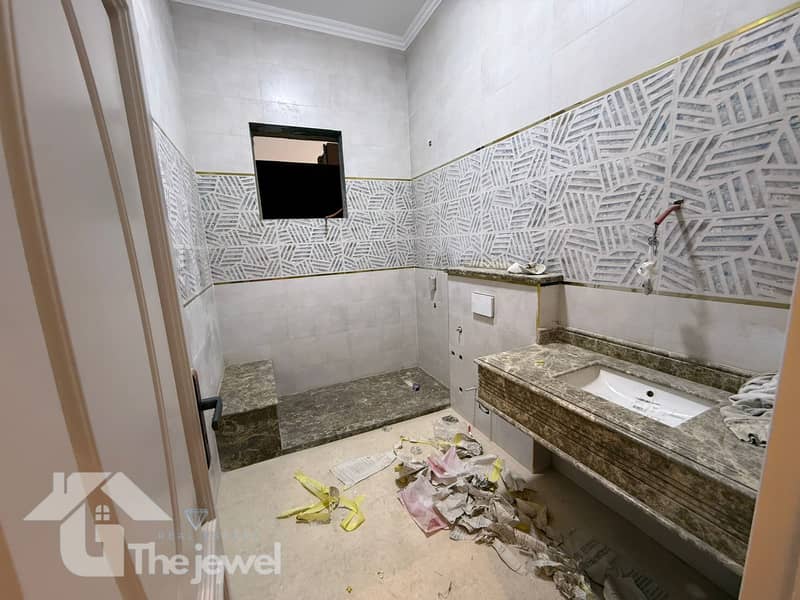 7 4c557eca-21f4-4fde-b406-554866f5d317. jpg