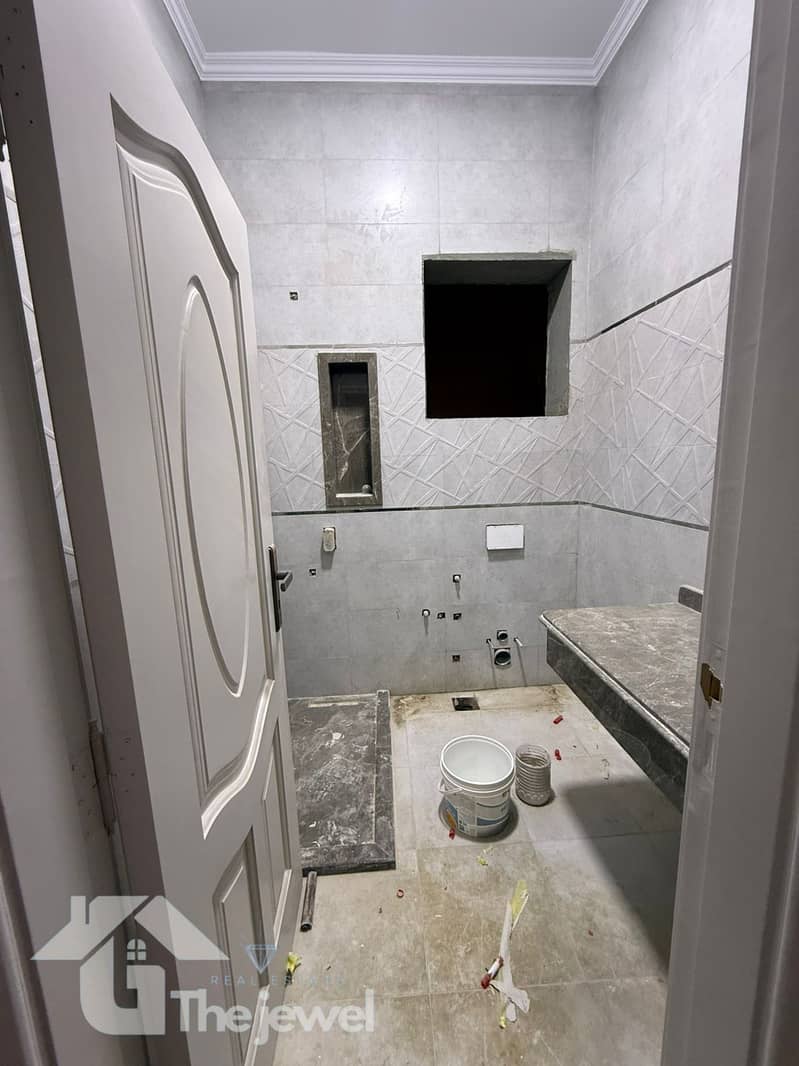 9 0656f57f-bb27-417d-87e7-7847fa26b2af. jpg