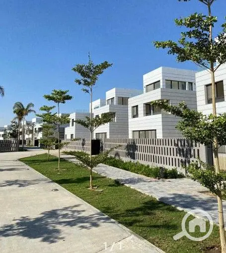 Duplex with private garden, ready for immediate occupancy, at the lowest price in Al Burouj Compound, Shorouk, opposite the medical center. - Όψη 4
