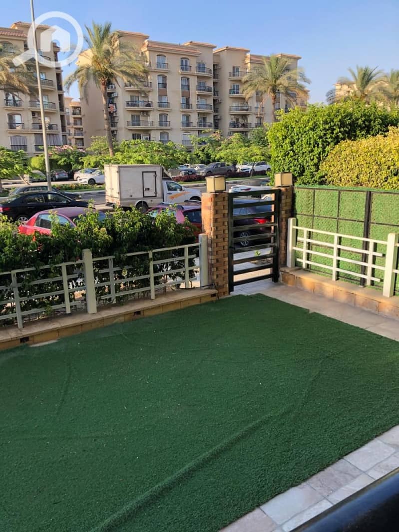 10 98e5ee52-d4e0-48e3-a64f-154fa652cc26. jpeg