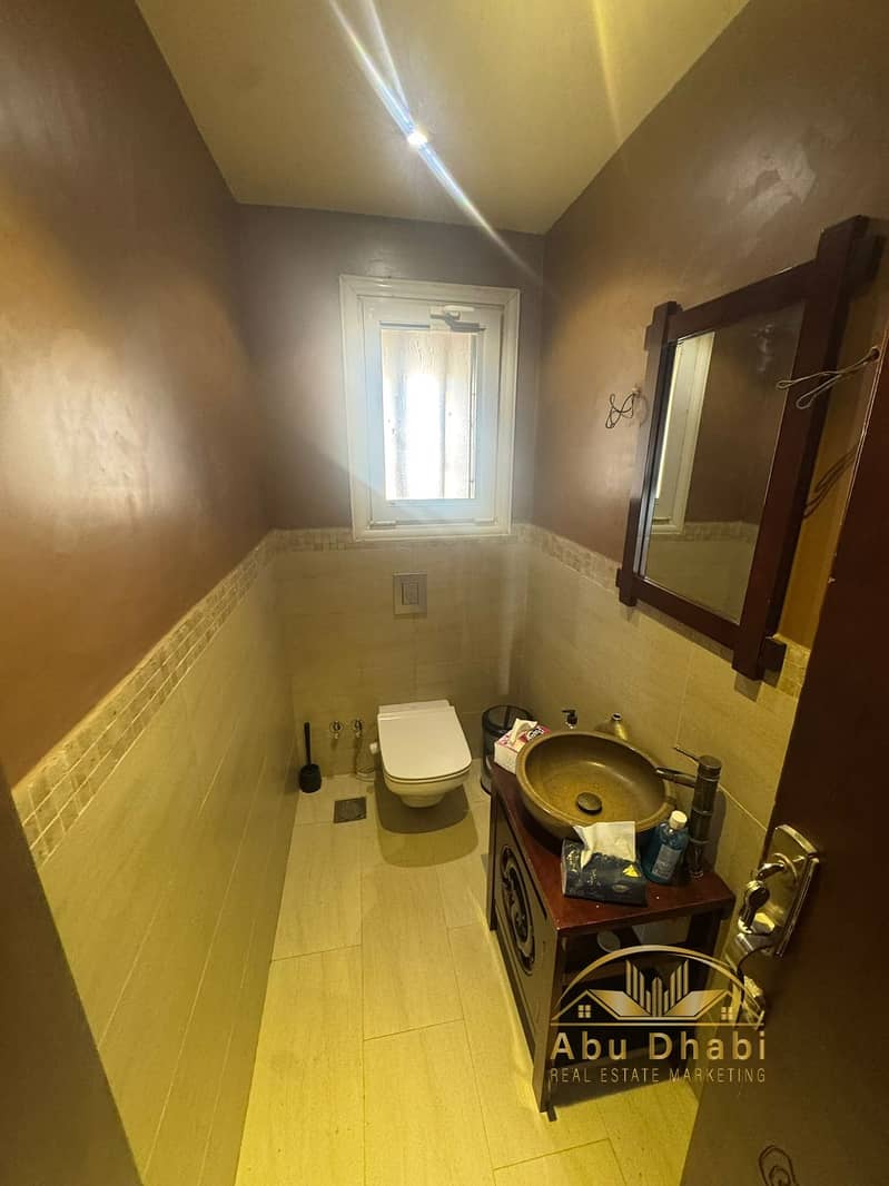 6 98765f09-7e05-44ab-bb36-fe2115bf83a4. jpg