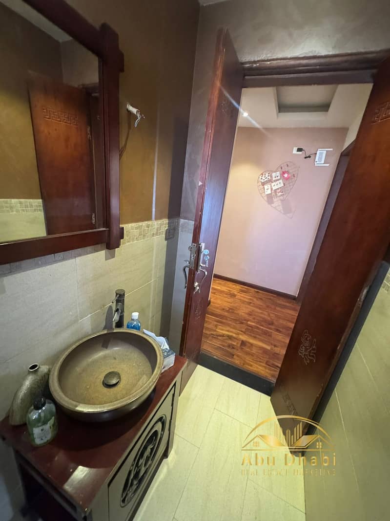 9 bd35e0c2-a641-481b-a632-3577d7e102af. jpg