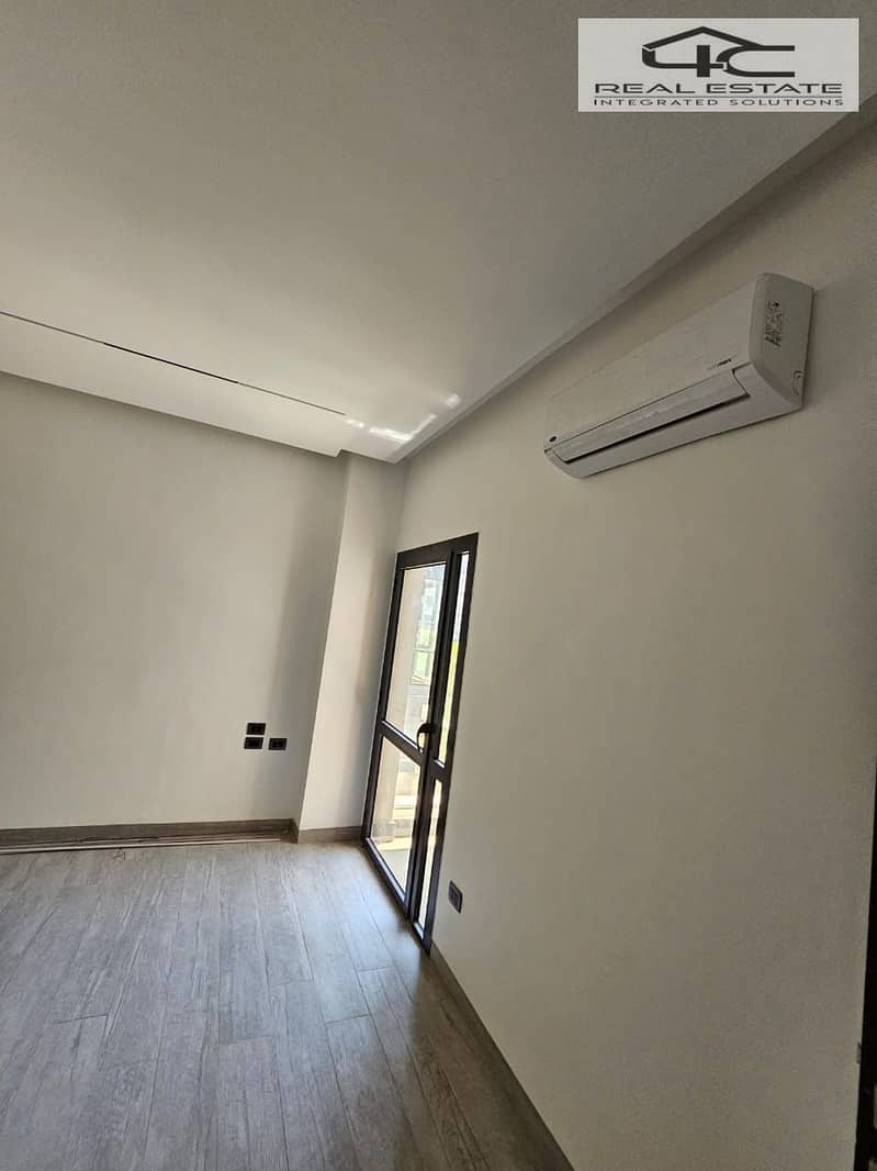 4 WhatsApp Image 2025-12-18 at 13.40. 55 (1). jpeg