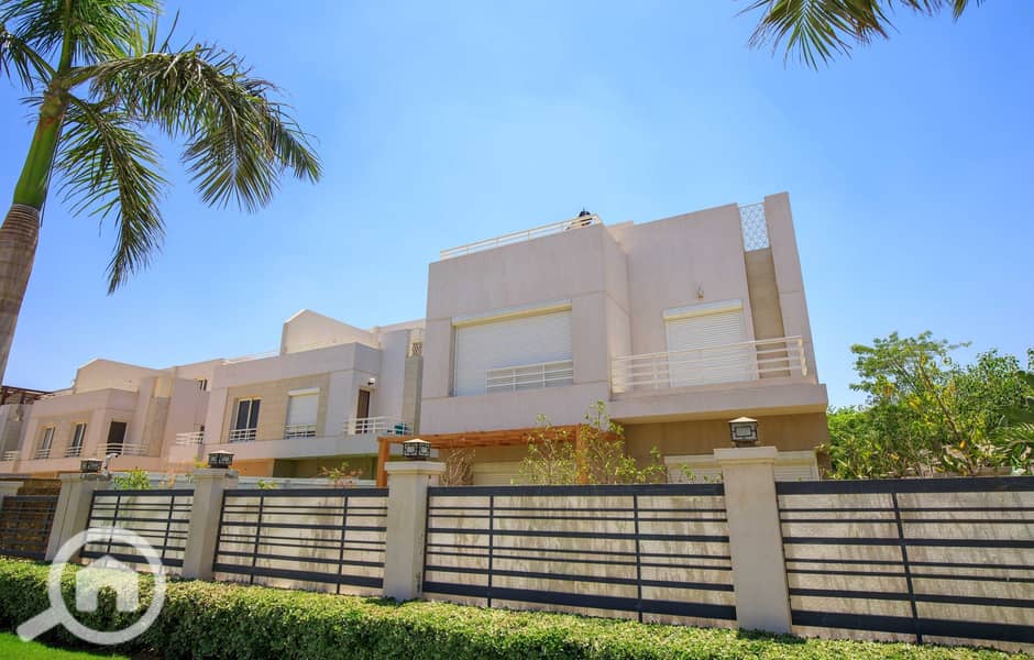 2 Atrio-Compound-Sheikh-Zayed. jpg