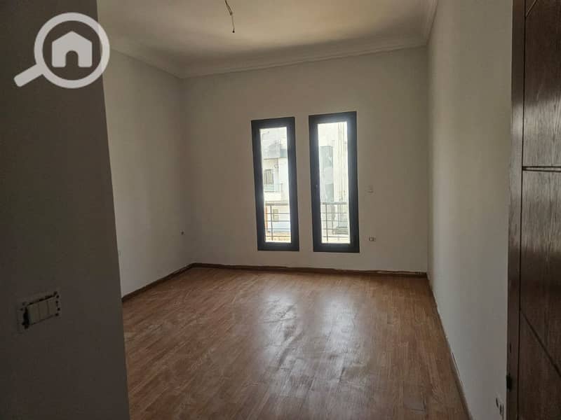 8 ca4ba17b-b52f-4dfd-adba-3fbff8c5c455. jpg