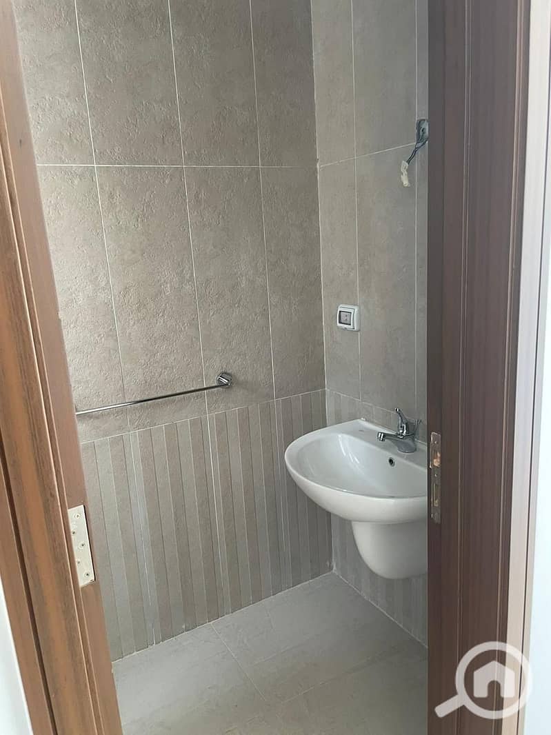 7 fd28a833-386f-4e84-915f-162f63c1657f. jpeg