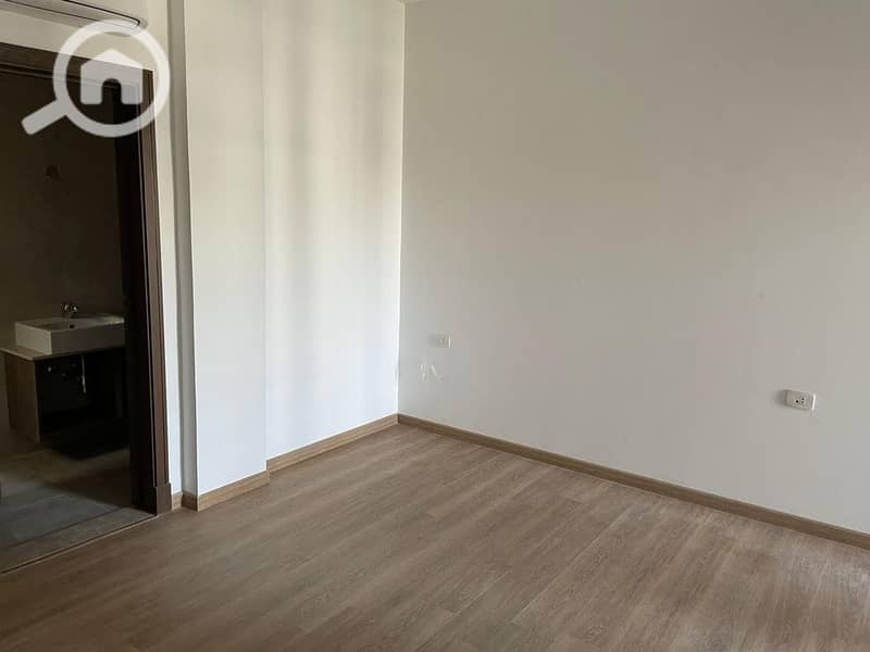 10 4cab6bfe-437a-46e7-bb97-29a3e79abfc5. jpeg