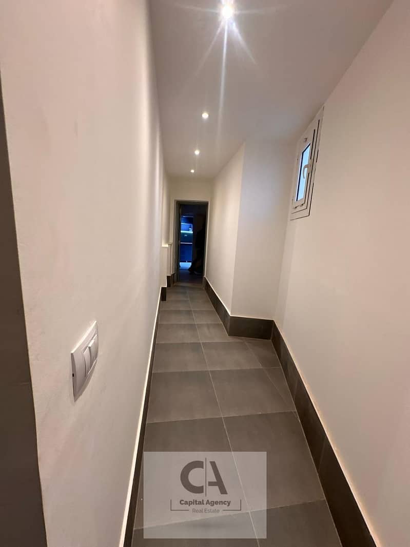 12 bc5763e0-de1f-4e98-8a50-a1e034ce07ee. jpg