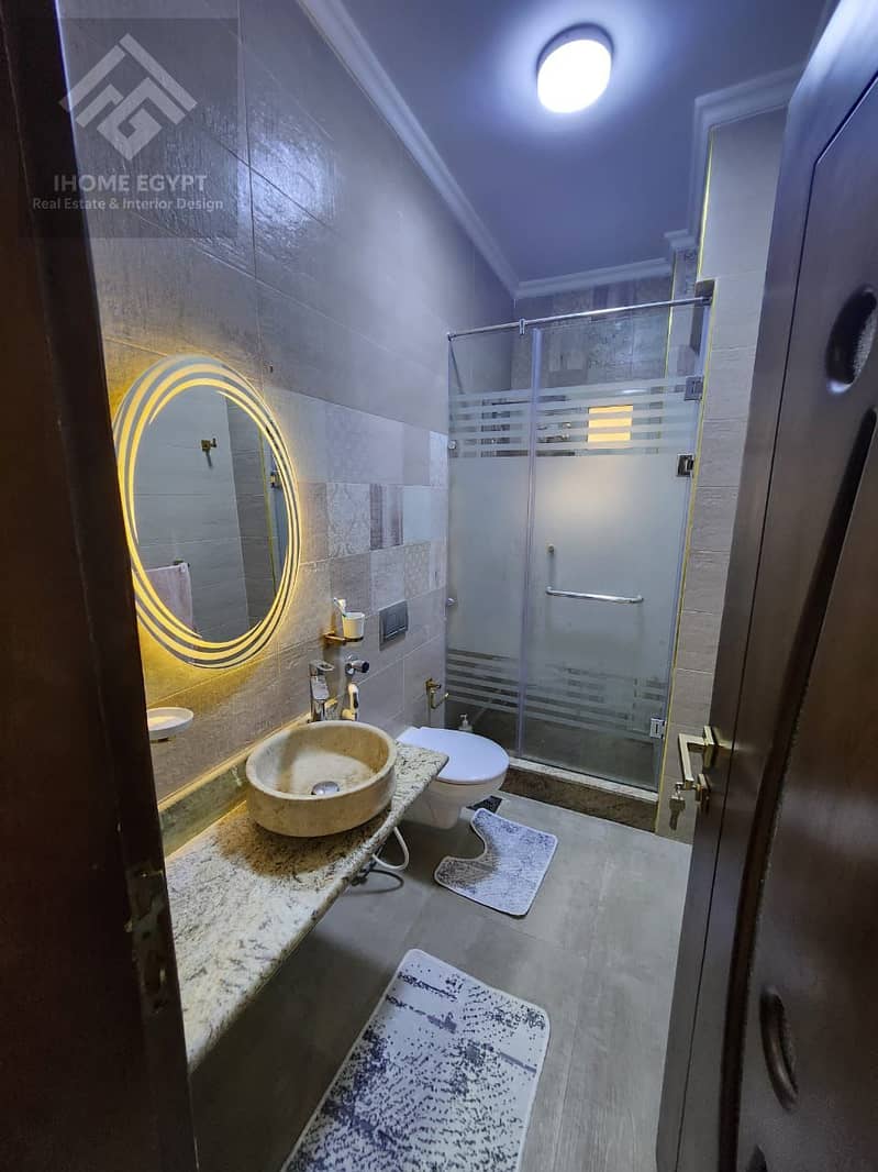 12 9064f9b5-5c66-490f-b2bb-cbf6e640ffcb. jpg